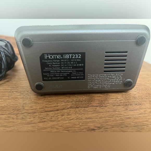 APPLE ihome ALARM CLOCK RADIO AND MUSIC PLAYER - Picture 6 of 6